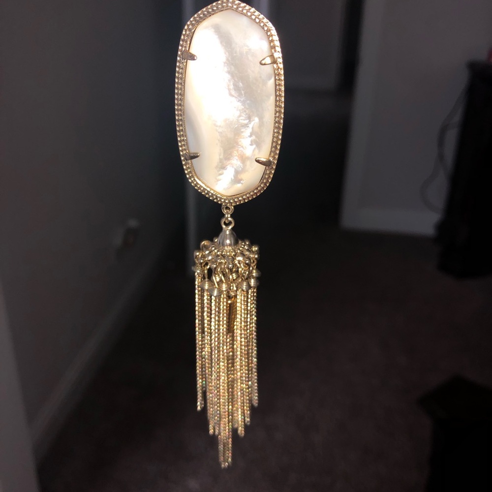 Kendra Scott necklace